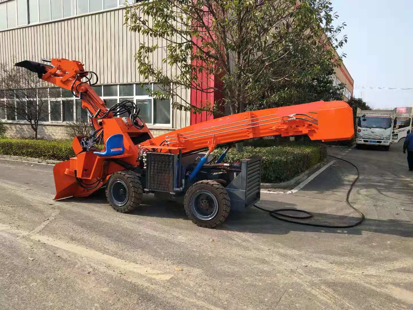 礦用扒渣機(jī)的油箱該怎樣檢查？有哪些注意事項(xiàng)？